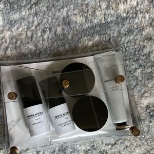 India Hicks Go bag- display